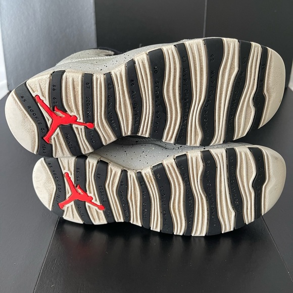 Boys US 5y Nike Air Retro Cement Smoke Gray 310806-062 sneakers - Picture 5 of 12